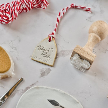 Sello boda friki personalizado con nombres y fecha, diseño mágico estrellas para cerámica