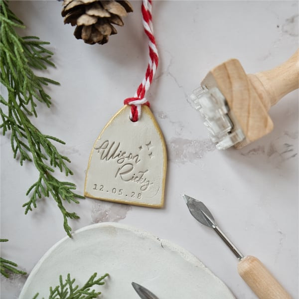 Sello boda personalizado nombres fecha, estilo fantasía, boda friki, para cerámica arcilla jabón