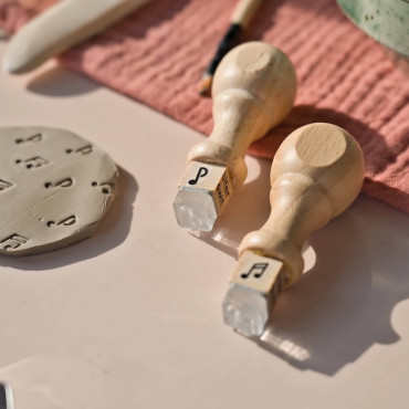 Mini sello para arcilla con símbolos musicales | Herramienta para decorar cerámica y crear joyería artesanal