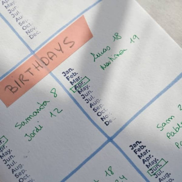 Sello de madera meses en lista vertical para agenda, planner mensual y proyectos de scrapbooking creativo