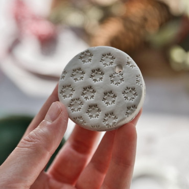 Sello copo de nieve para arcilla y cerámica | Manualidad navideña con niños | Decoraciones DIY para Navidad