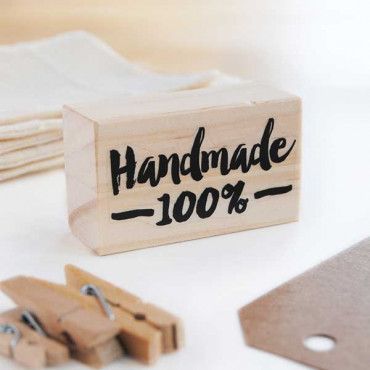 Handmade 100%" on a natural kraft tag, capturing the essence of artisanal craftsmanship.