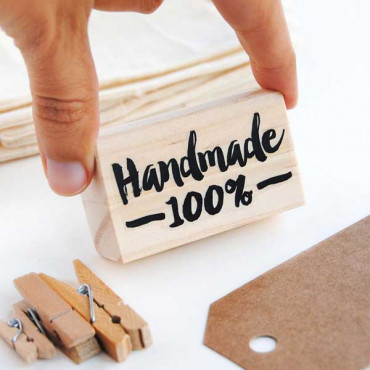 Sello en inglés Handmade 100% con tipografía tipo rotulador para etiquetas de productos hechos a mano