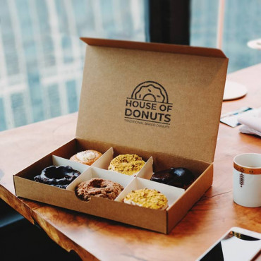 caja de cartón para donuts y pasteles personalizada con tu logotipo by biterswit