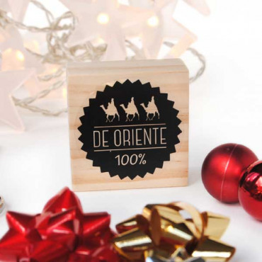 Christmas rubber stamp in Spanish "De Oriente". Create magic with DIY gift wrap and festive stamps.