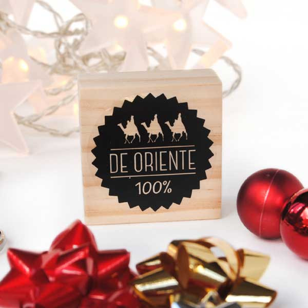 Christmas rubber stamp in Spanish "De Oriente". Create magic with DIY gift wrap and festive stamps.