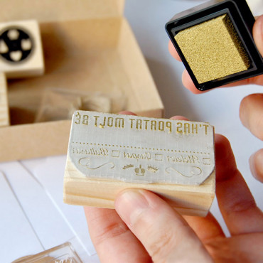 Mark your Christmas gifts with the official stamp of the Three Kings!