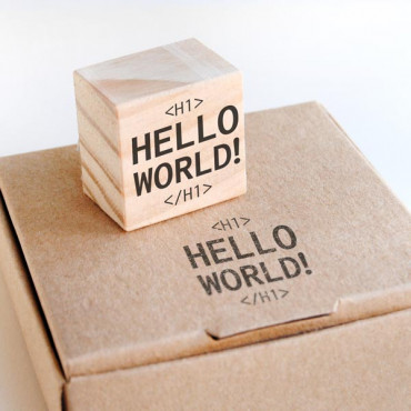 sello Hello World! para decorar una fiesta friki