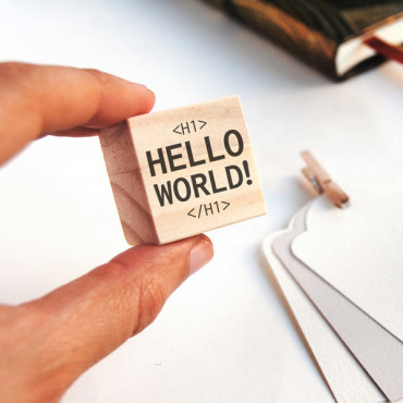 sello Hello World! para decorar una fiesta friki