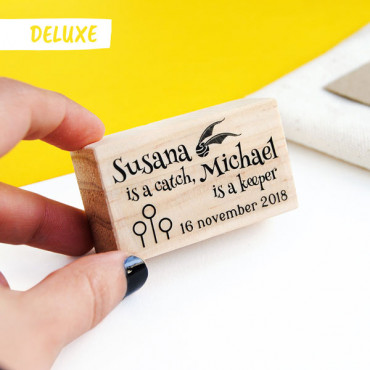 *OPCIONAL: Puedes añadir el sello DELUXE en las opciones del producto. *OPCIONAL: Puedes añadir el sello DELUXE en las opciones del producto.