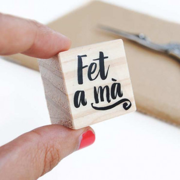 Segell de goma amb el text en català fet a mà per a productes artesans i petites empreses by biterswit