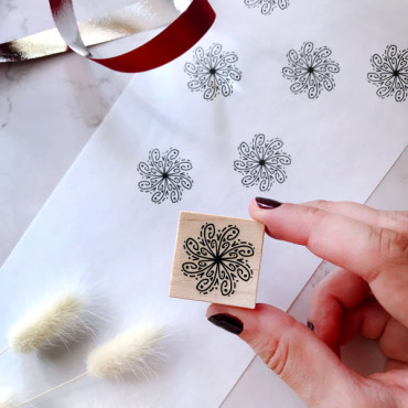 Holiday card-making stamp set Snowflakes Mandalas with 3 metallic mini ink pads