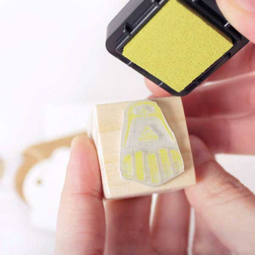 rubber stamp Minimalistic Vader for geeky craft projects