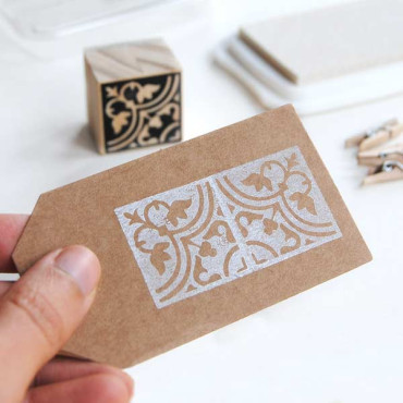 Brown kraft labels and white ink pad