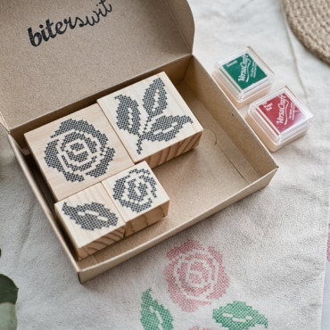It's perfect to organize an afternoon of crafts and create a tablecloth for a special dinner, or a decorated tote bag :)