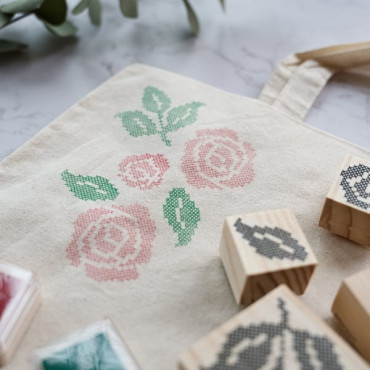 Stamps with the drawing of a leaf or a twig in cross stitch to decorate tablecloths, tote bags, cotton bags and journals