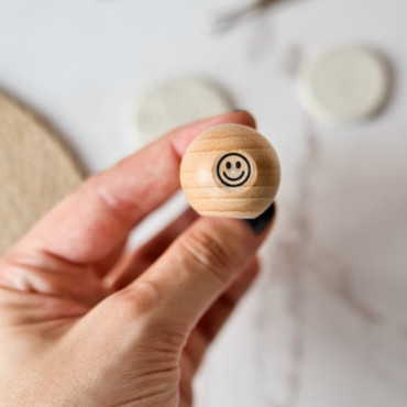 small happy face for clay decoration by biterswit