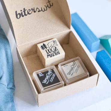 pack regalo para marcar ropa con sello personalizado oso y dos tintas para tela by sira lobo for biterswit