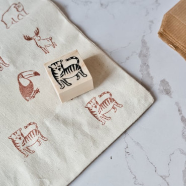 diy crafts with stamps and fabric by biterswit with sira lobo