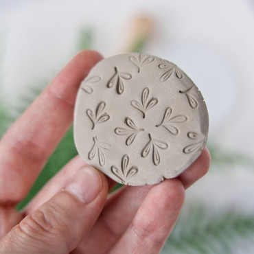 mini sello cerámica rama botánica para estampados en arcilla by biterswit