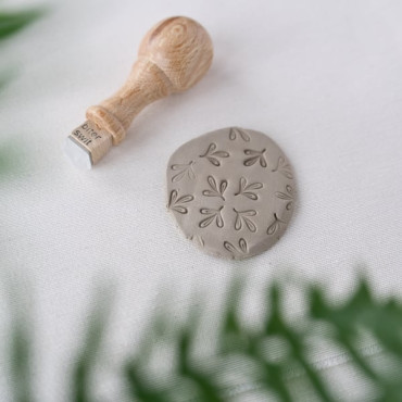mini sello con ramita para decorar cerámica y jabones by biterswit