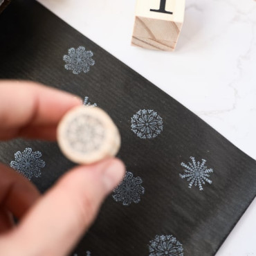 segell petit floquet de neu per a calendari advent nadal tocs textile crafts and biterswit