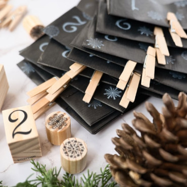 calendario de adviento con sobres de papel y ideas de actividades by biterswit with tocs textile crafts