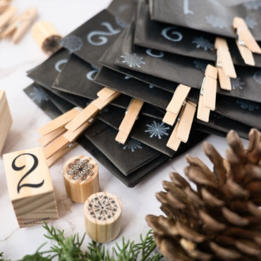 sellos de madera para hacer calendario de navidad DIY tocs textile crafts and biterswit