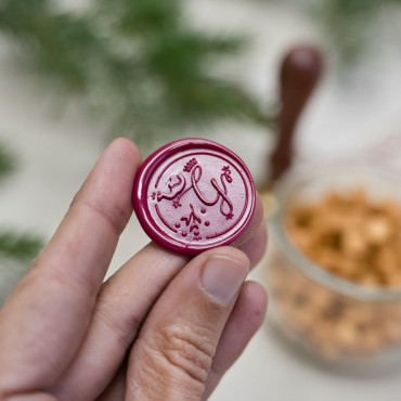 Self-adhesive maroon wax seals featuring King Gaspar's official seal, perfect for holiday gifts.