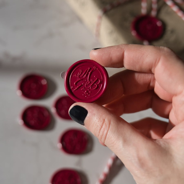 Royal maroon wax seals featuring the Three Wise Men—Melchior, Gaspar, and Balthazar for a festive touch this Christmas.