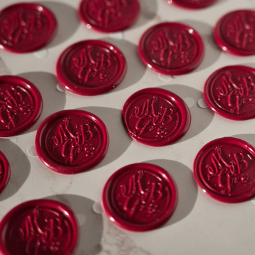 Festive wax seals inspired by the Three Kings’ tradition, perfect for letters.