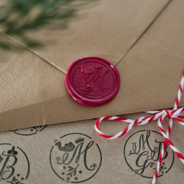 Self-adhesive wax seals to personalize Christmas letters and holiday crafts.