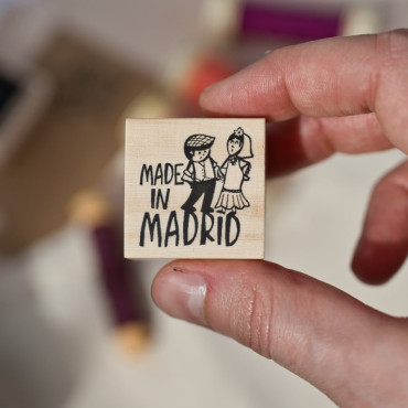 wooden stamp made in Madrid with chulapos illustration by Sira Lobo for biterswit
