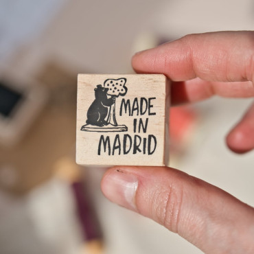 Rubber stamp made in Madrid Oso y Madroño by Sira Lobo for biterswit