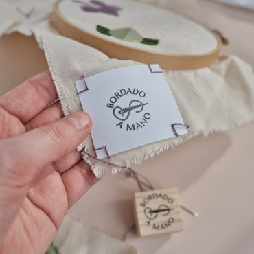 etiqueta de papel par productos bordados a mano by biterswit