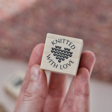 rubber stamp in english for hand knitted garments knitted with love by biterswit
