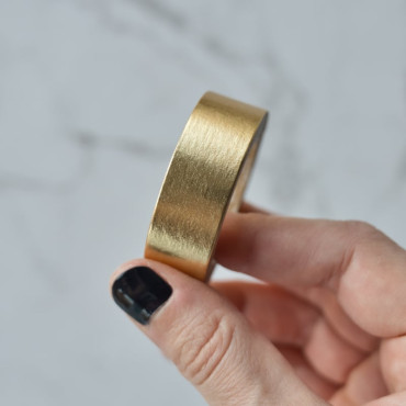 Elegant gold washi tape for crafts, scrapbooking, and DIY projects.