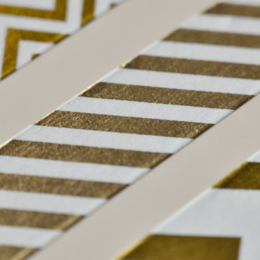 cinta adhesiva decorativa de papel color dorado a rayas blancas by biterswit