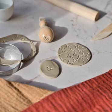 Customize gifts with the Wizard Glasses stamp for soap, clay, and ceramics. A perfect choice for geeky weddings or parties!