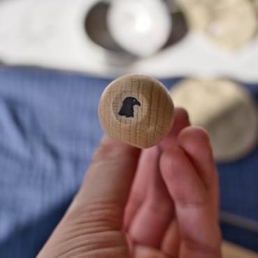 Create custom eagle impressions on clay, ceramics, and soap with this versatile acrylic stamp.
