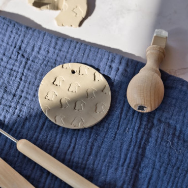 Add an eagle design to ceramics, soap, and clay with this durable acrylic stamp. Multiple sizes available.