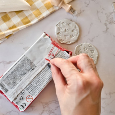 DAS Soft White Clay for Sculpting, Stamping, and Decorative Projects