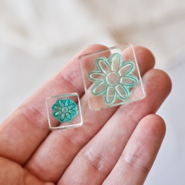 Daisy Embroidery Stamp for Floral Designs - Versatile and Easy to Use