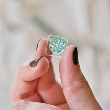 Simple Daisy Embroidery Stamp for Crafting - Ideal for Floral Compositions
