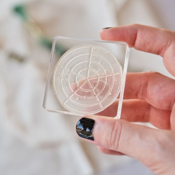 5 Sections Circle Embroidery Stamp for Easy Floral Patterns and Spider Web Roses
