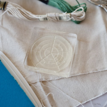 Easy Embroidery Guide Stamp - 5 Sections for Creating Roses, Daisies, and Floral Designs