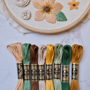 DMC Embroidery Thread Set – Customizable Roses Pattern for Easy Embroidery Projects