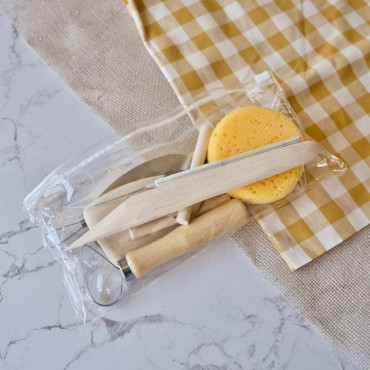 This kit includes 8 tools in a clear case