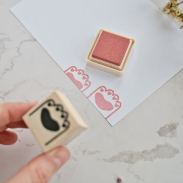 Stamp a cute cat paw on gifts and notes by Biterswit