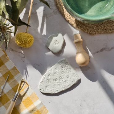 Sello de cerámica con diseño de abeja – perfecto para hacer jabones con miel o decorar macetas artesanales Sello de cerámica con diseño de abeja – perfecto para hacer jabones con miel o decorar macetas artesanales